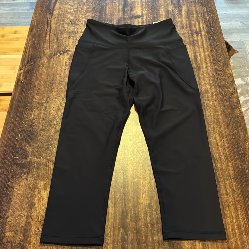 *NWT* Old Navy Active Crop Legging